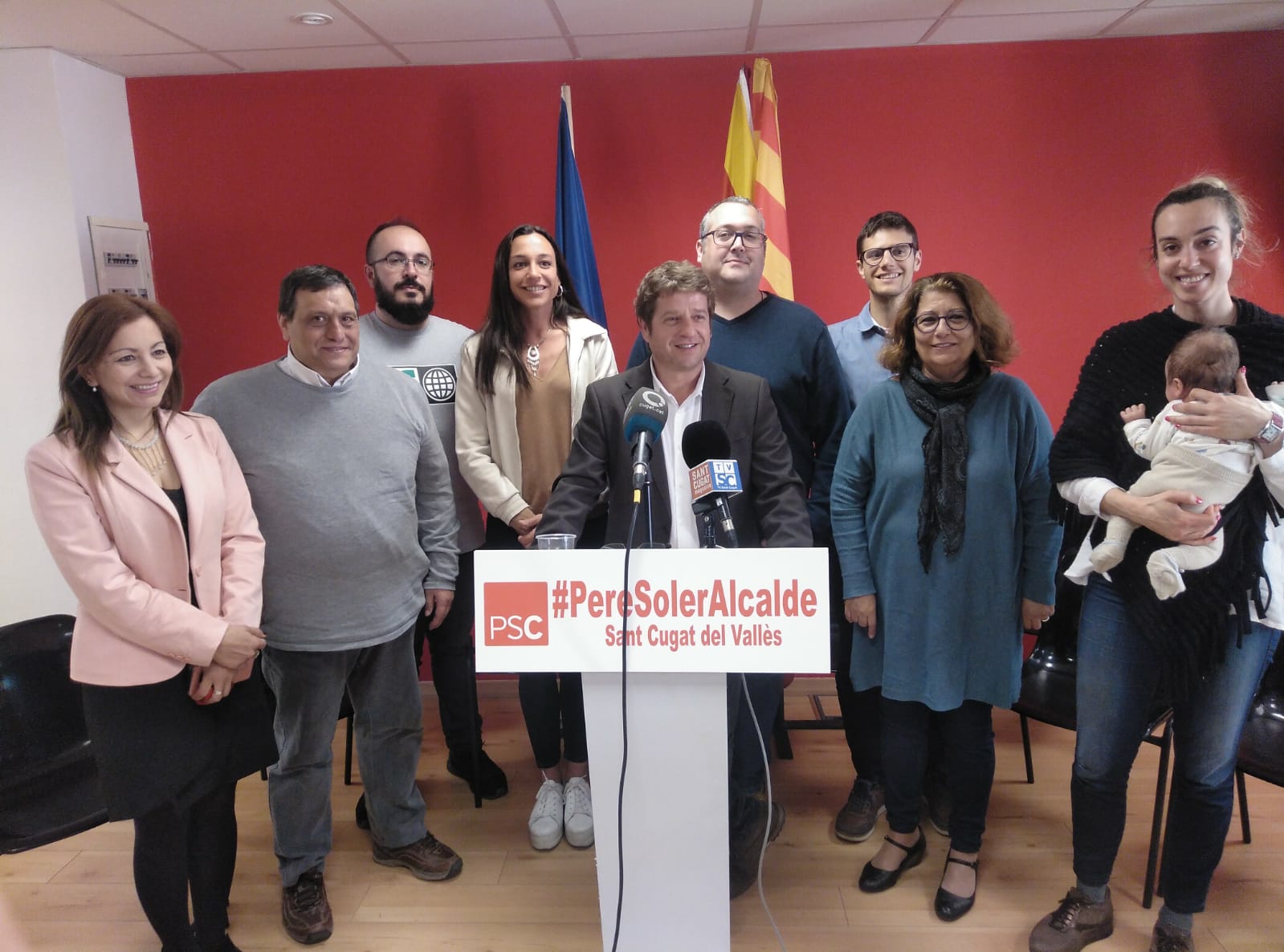 Pere Soler (alcaldable) i els primers noms de la llista electoral del PSC. FOTO: Ferran Mitjà