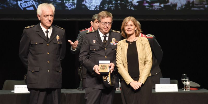 El sotsinspector Àngel Pastor i l'inspector en cap de la Policia Local de Sant Cugat, Josep Maria Escarré, han estat reconeguts FOTO: Bernat Millet