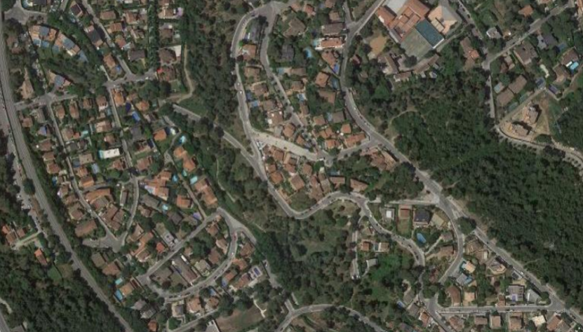 Les zones verdes s'ubiquen en aquesta llarga illa verda, al barri de La Serreta FOTO: Google Maps