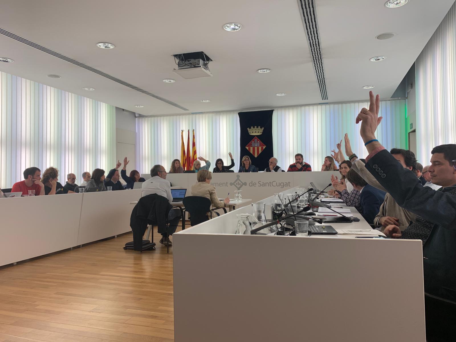 Moment de la celebració del ple municipal aquest mes d'abril, durant la votació de la moció del PP. FOTO: A.G.