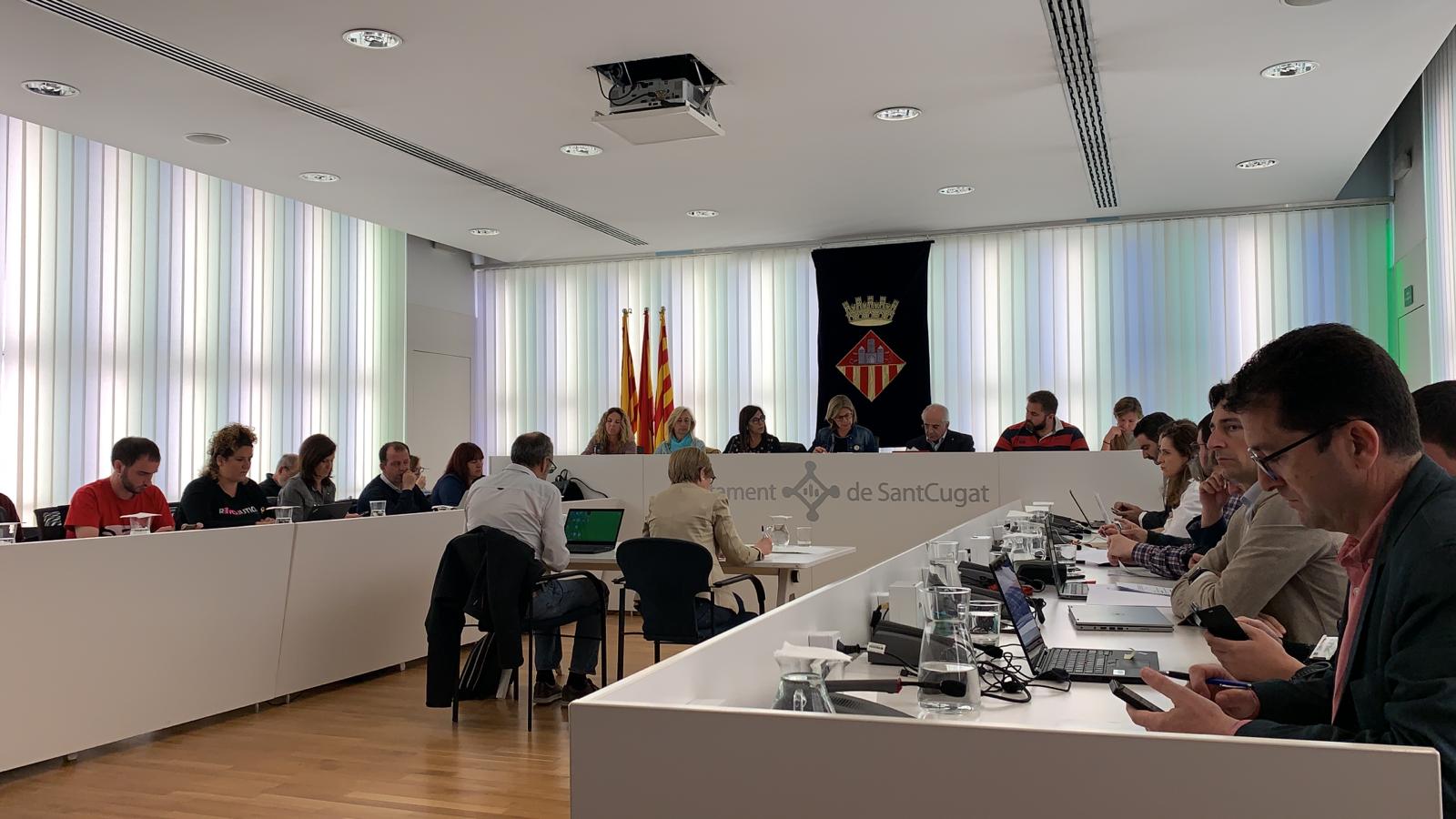 Moment de la celebració del ple d'abril a Sant Cugat.