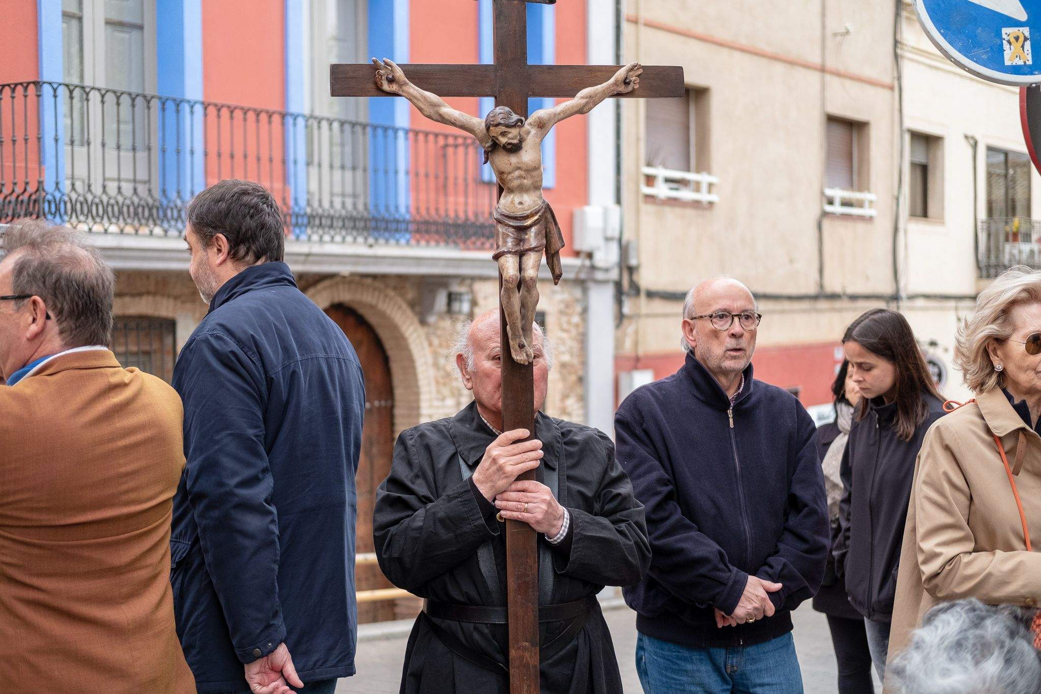El Via Crucis ha desfilat pel centre de Sant Cugat. FOTO: Alex Gómez