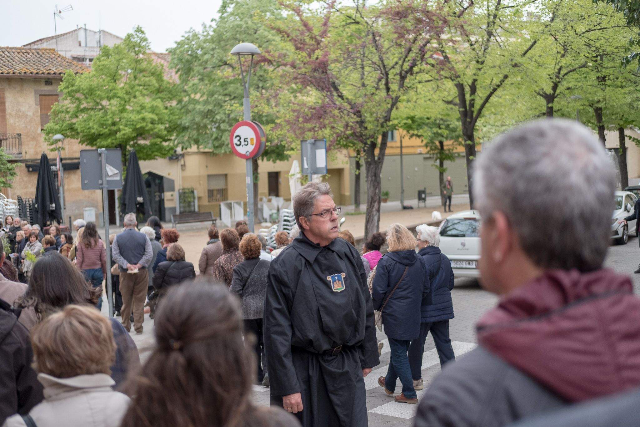 El Via Crucis ha desfilat pel centre de Sant Cugat. FOTO: Alex Gómez