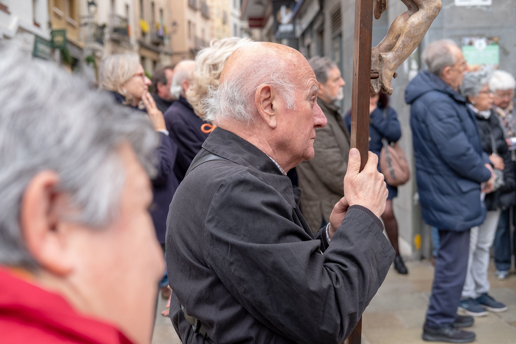 El Via Crucis ha desfilat pel centre de Sant Cugat. FOTO: Alex Gómez