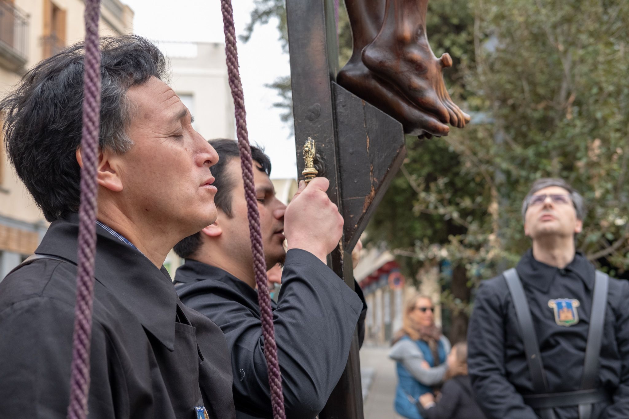 El Via Crucis ha desfilat pel centre de Sant Cugat. FOTO: Alex Gómez