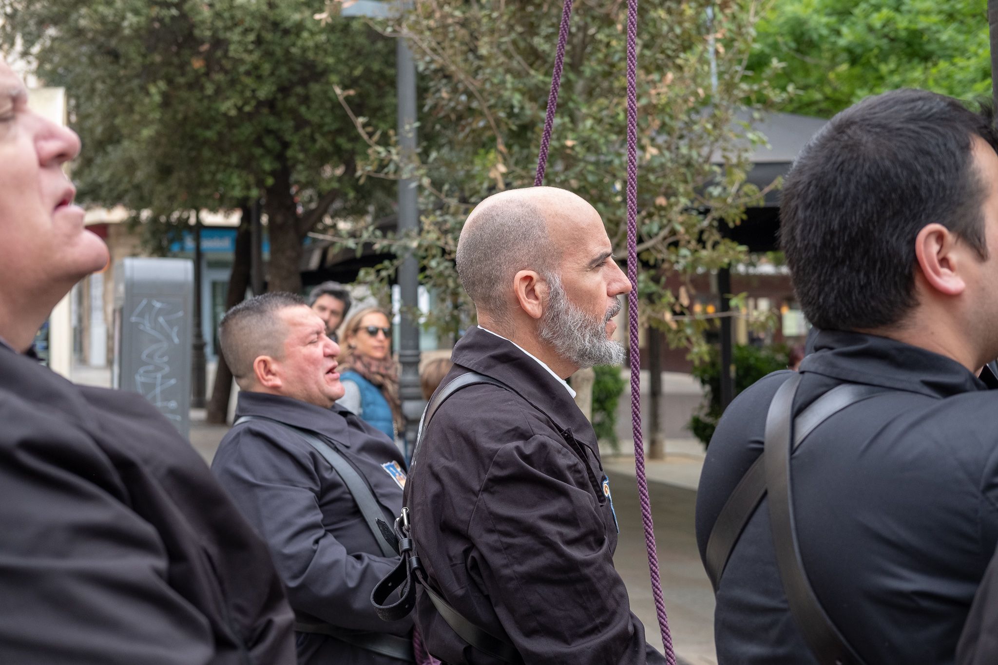 El Via Crucis ha desfilat pel centre de Sant Cugat. FOTO: Alex Gómez