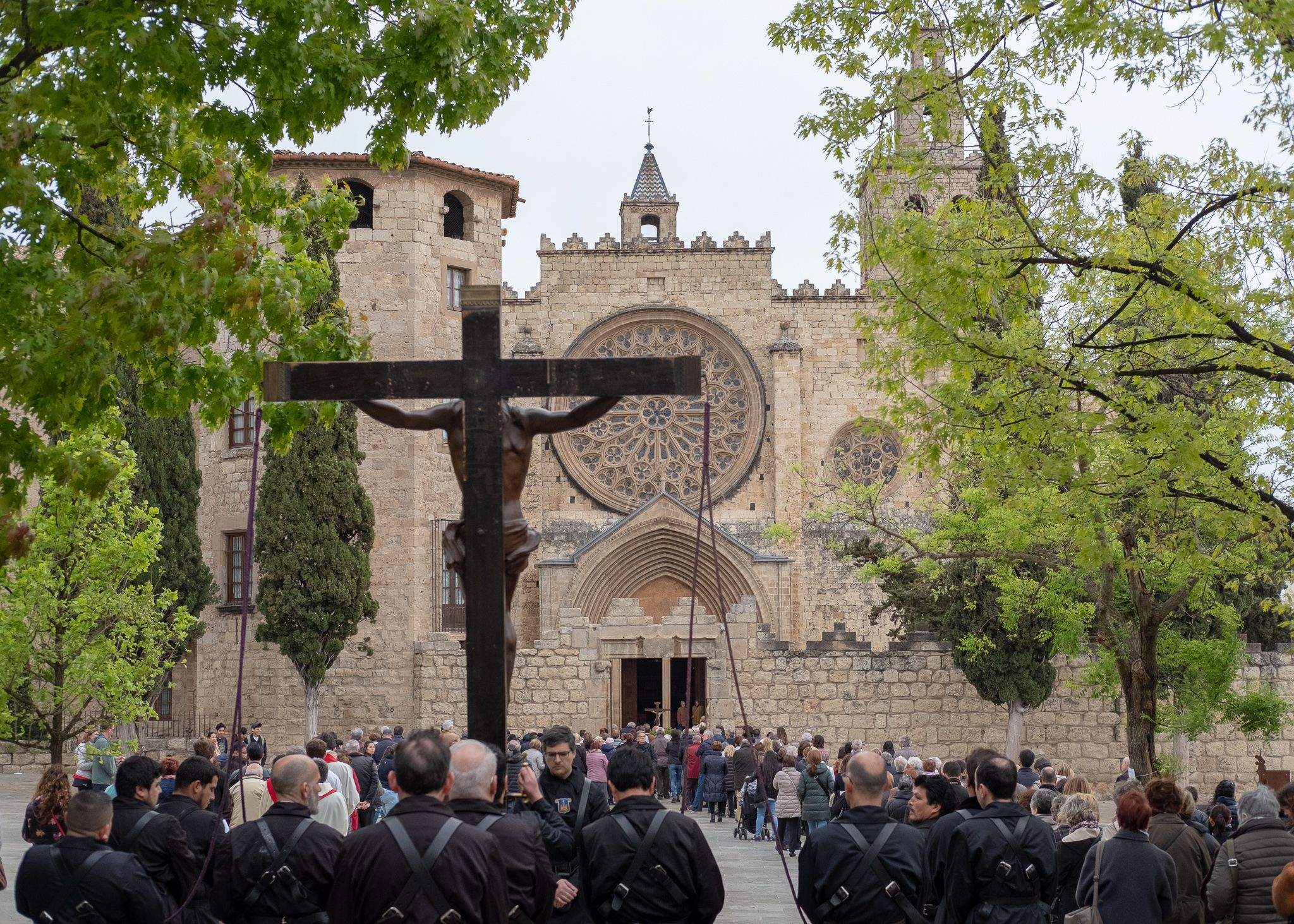 El Via Crucis ha desfilat pel centre de Sant Cugat. FOTO: Alex Gómez