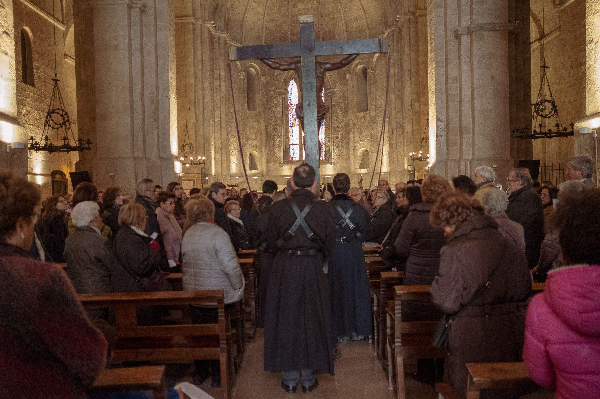 El Via Crucis ha desfilat pel centre de Sant Cugat. FOTO: Alex Gómez
