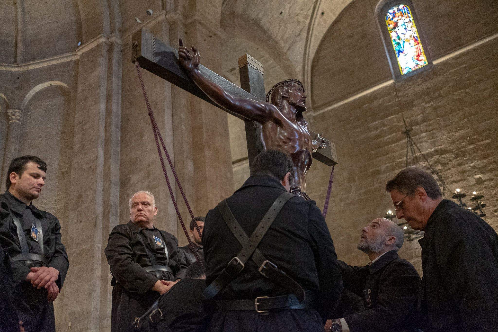 El Via Crucis ha desfilat pel centre de Sant Cugat. FOTO: Alex Gómez