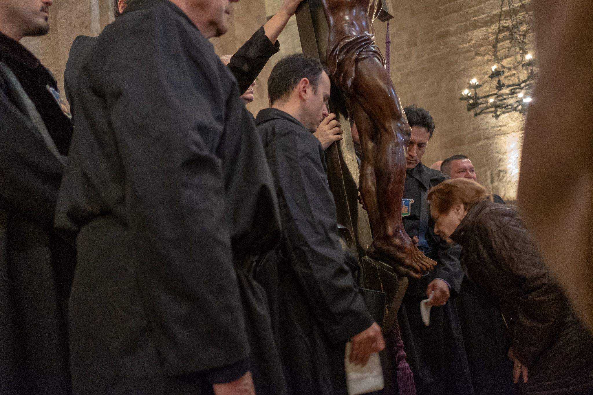 El Via Crucis ha desfilat pel centre de Sant Cugat. FOTO: Alex Gómez