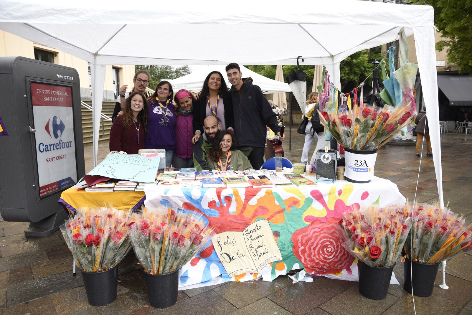 Venta de roses de l'espali Pica Roca. Foto: Bernat Millet.