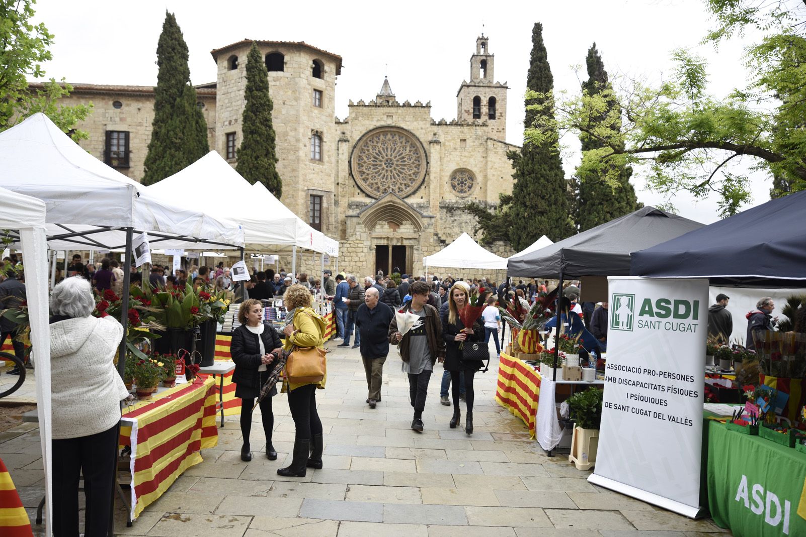 Paradetes de Sant Jordi a la plaça Octavia. Foto: Bernat Millet.