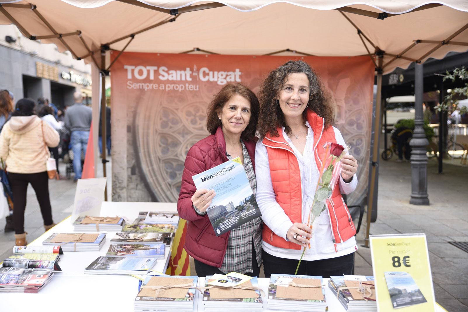 La parada del Tot Sant Cugat a la diada de Sant Jordi. Foto: Bernat Millet.