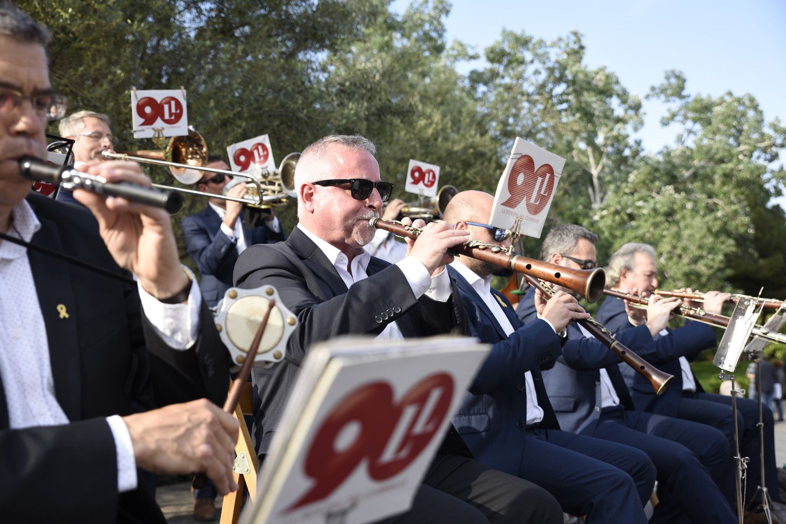 Ballada de sardanes durant la diada de Sant Jordi. Fotot: Bernat Millet.