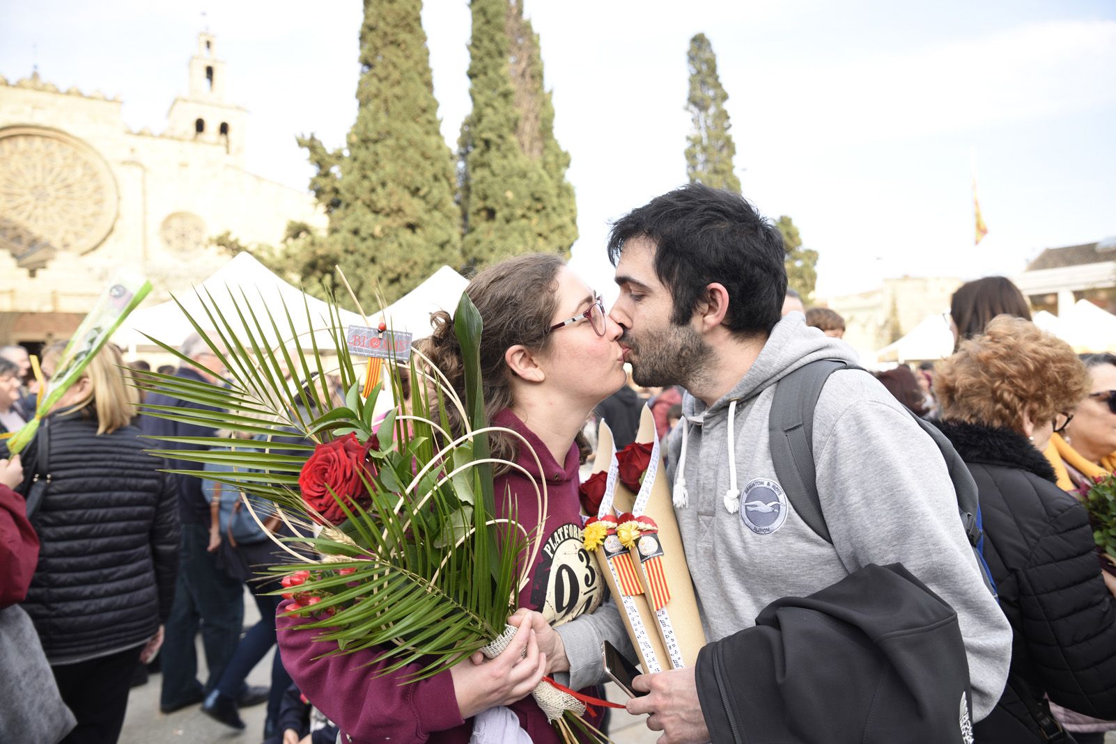 El petó dels enamorats de Sant Jordi. Foto: Bernat Millet.
