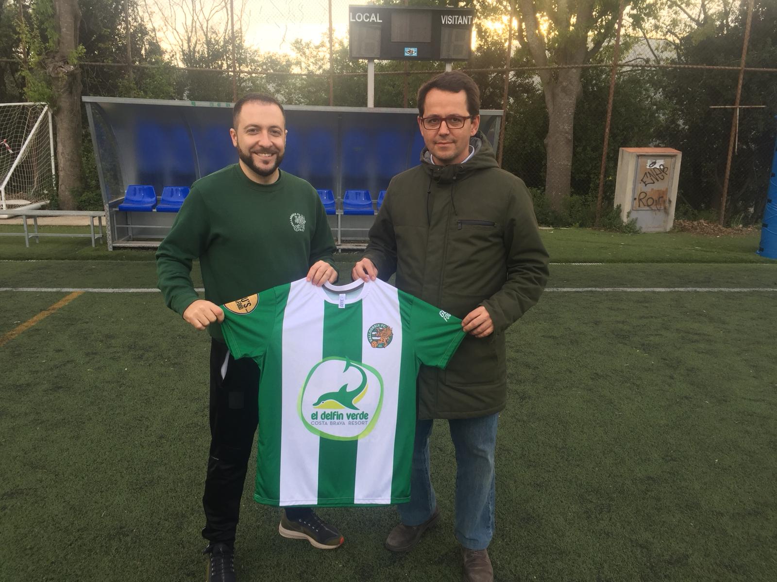 José Andrés Vargas, a l'esquerre de la imatge, amb Jorge González, president del Valldoreix Futbol Club. FOTO: Valldoreix FC
