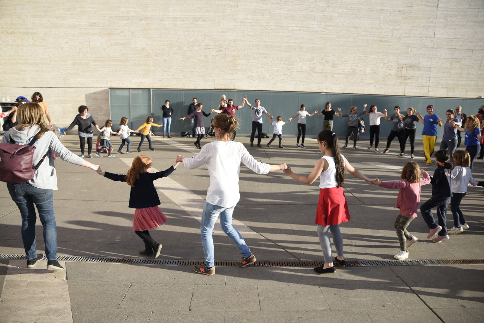 Danses de plaça amb motiu del Dia Internacional de la Danda. FOTO: Bernat Millet