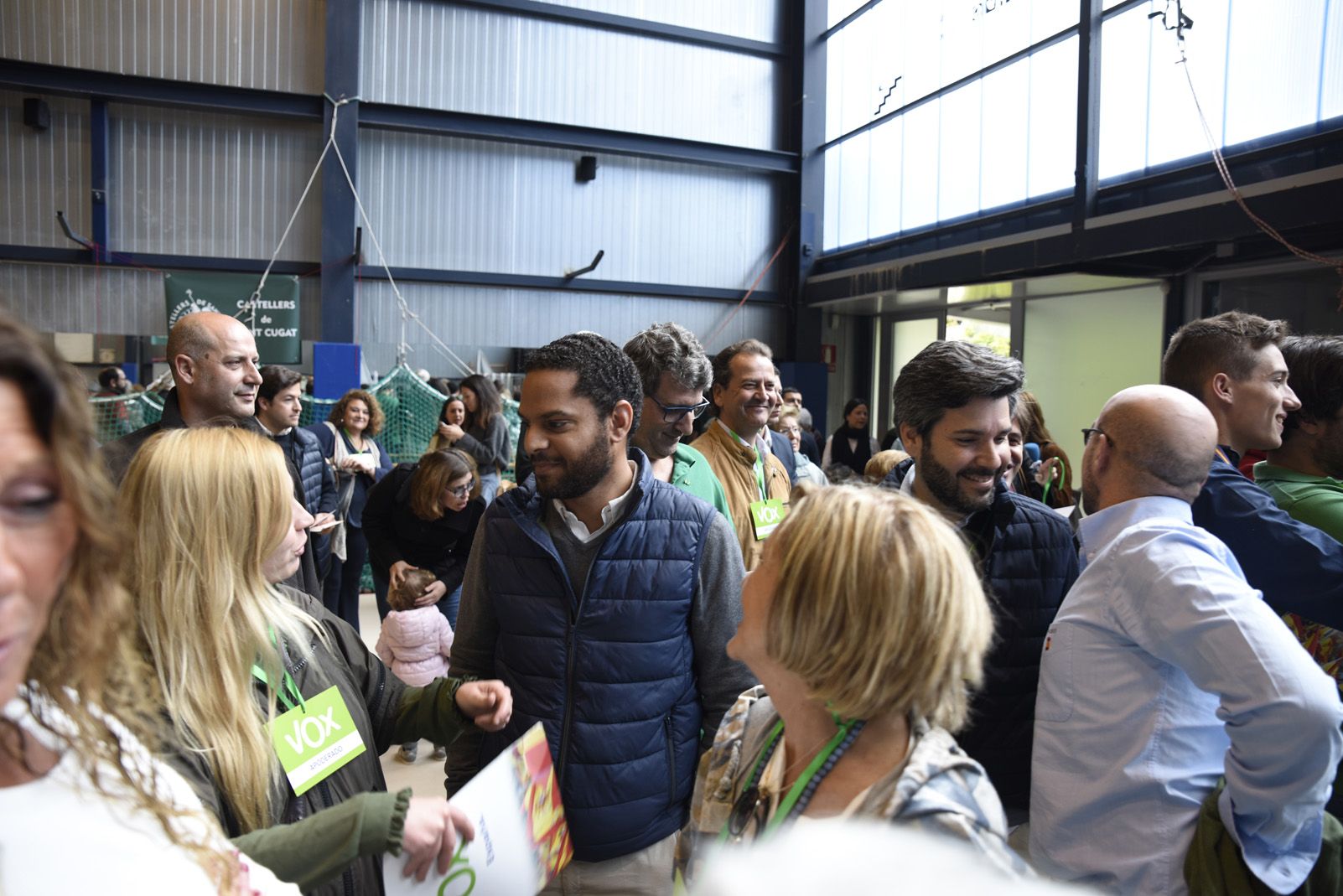 Votants de vox a la sala Canigó. Foto: Bernat Millet.