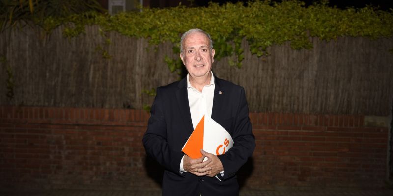 Ciutadans després dels resultats. Foto: Bernat Millet. 