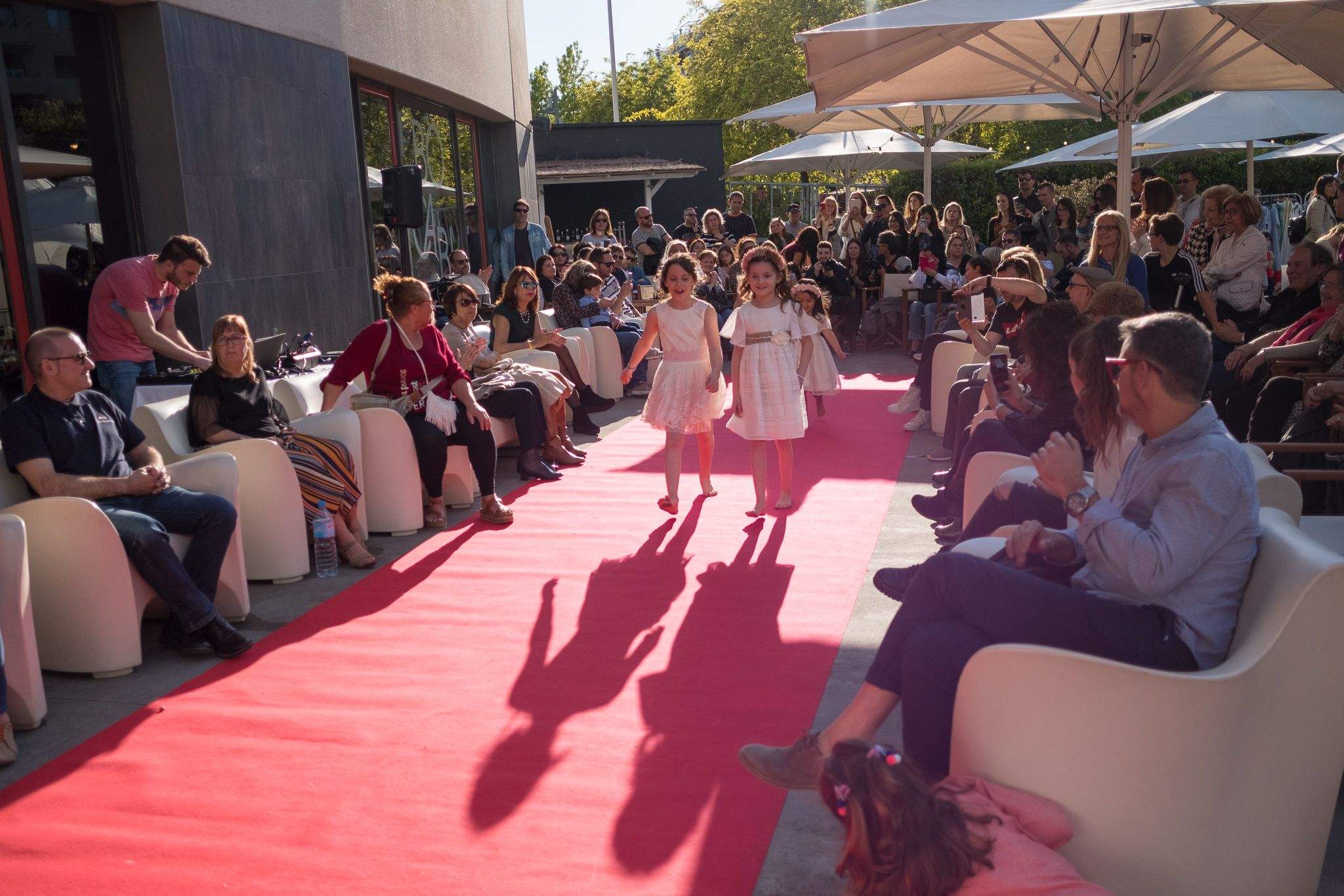 Desfilada solidaria a Una jornada solidaria a l'hotel. FOTO: Ale Gómez