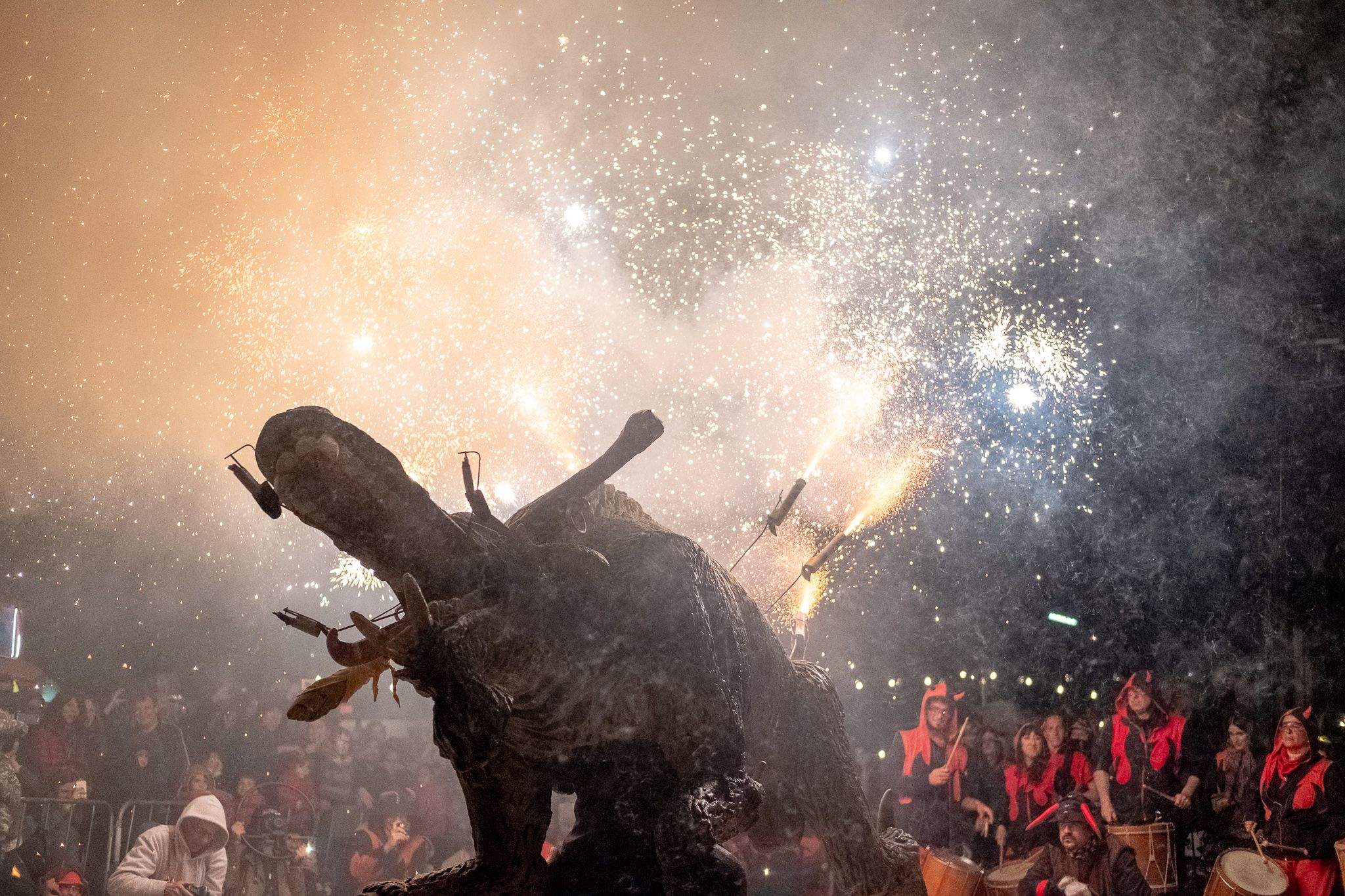El correfocs al parc Ramón Barnils. FOTO: Ale Gómez
