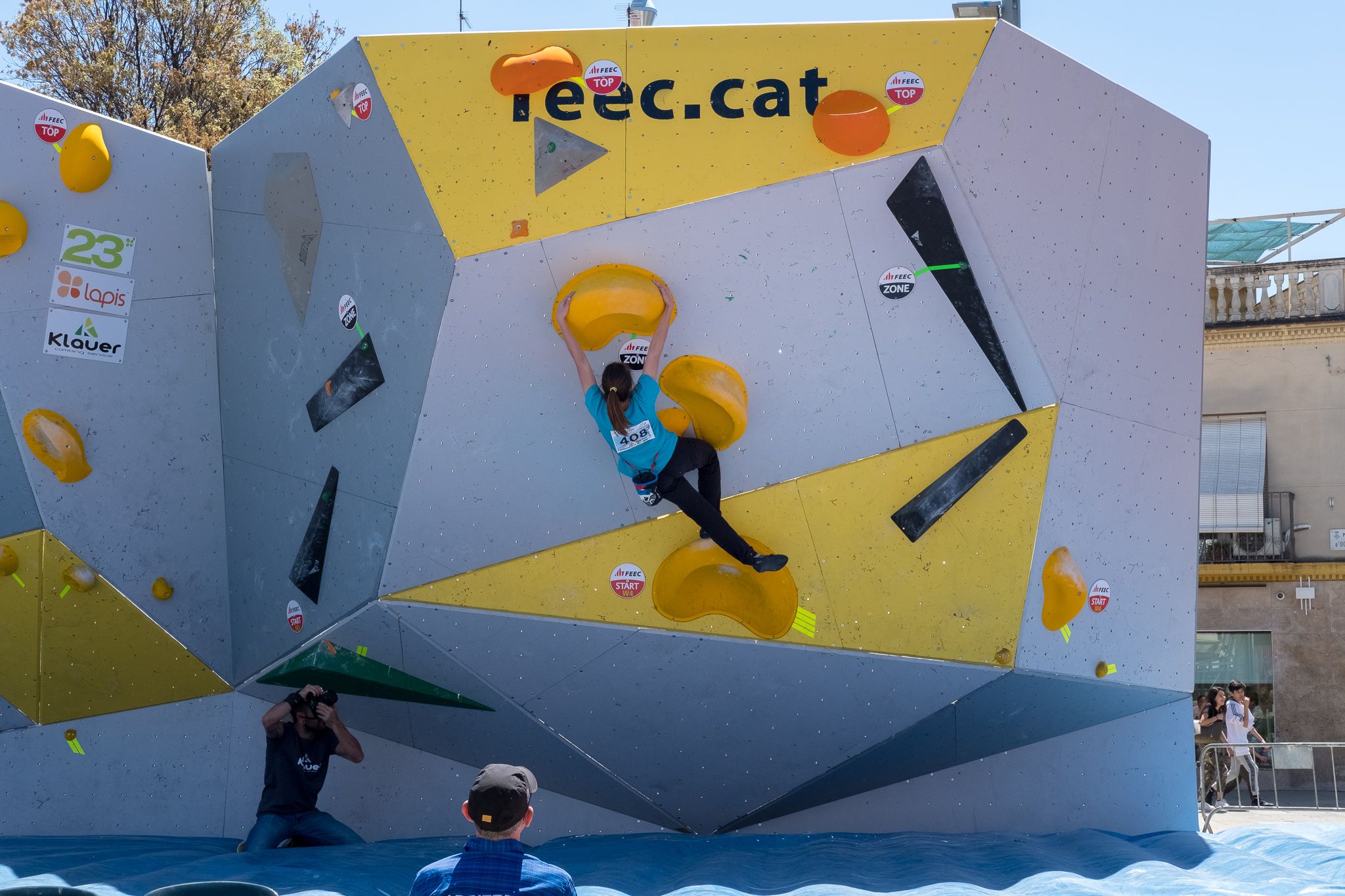 Campionat de Catalunya d'escalada de bloc a la plaça Octavià. FOTO: Ale Gómez