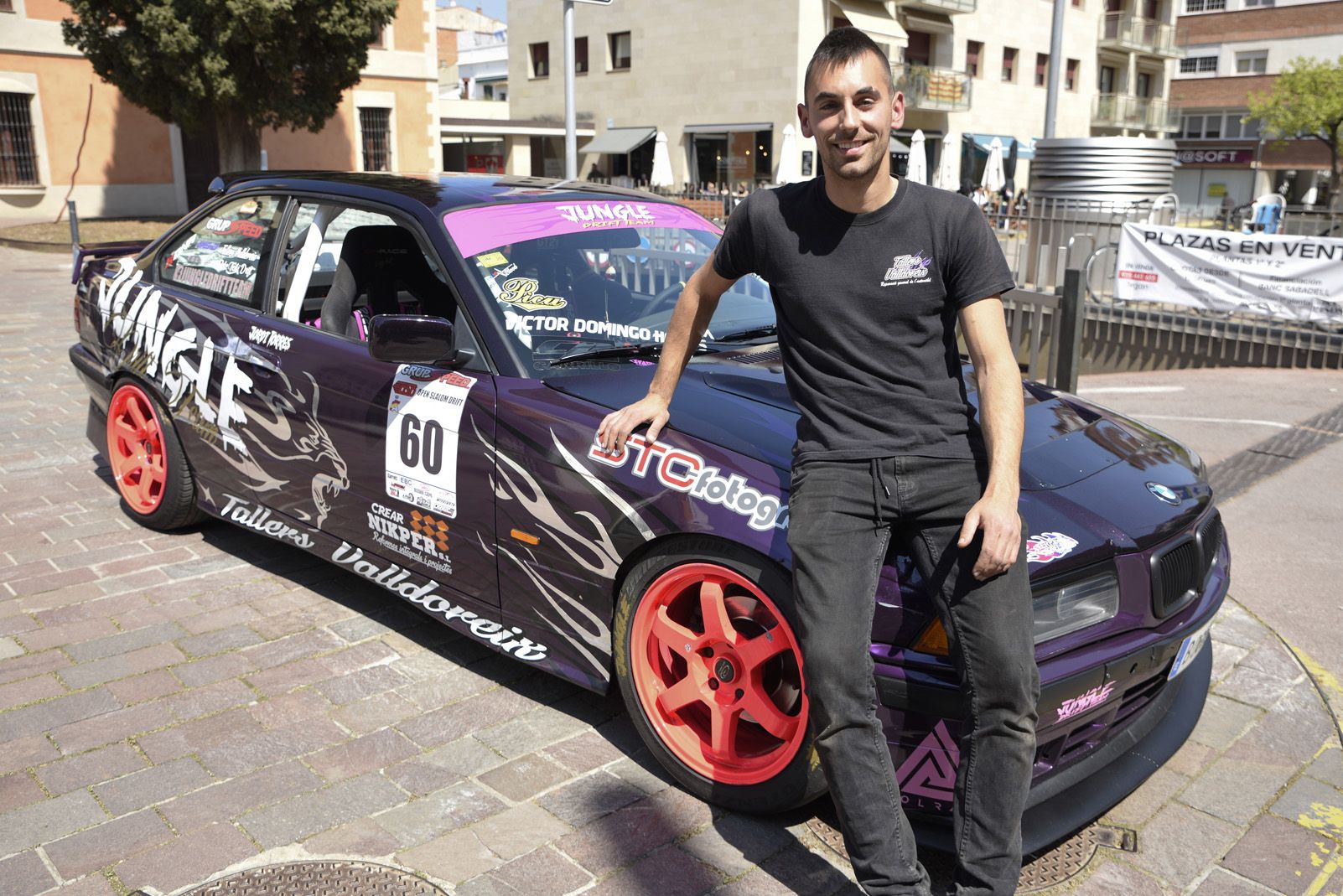 El valldoreixenc Jordi Torres Coronas amb el seu cotxe, un BMW E-36. FOTO: Bernat Millet