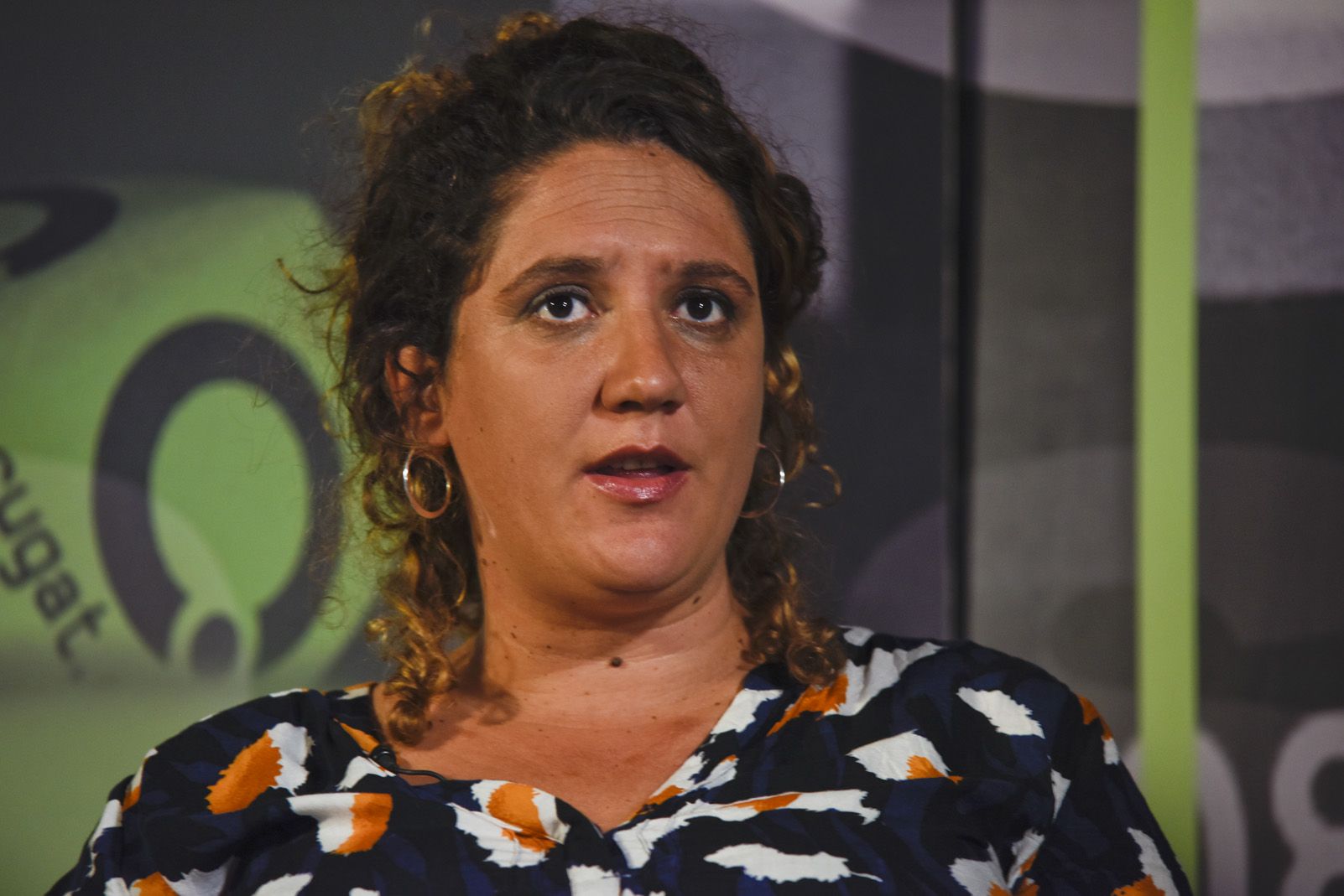 Núria Gibert al debat electoral dels candidats a l'alcaldia. Foto: Bernat Millet.