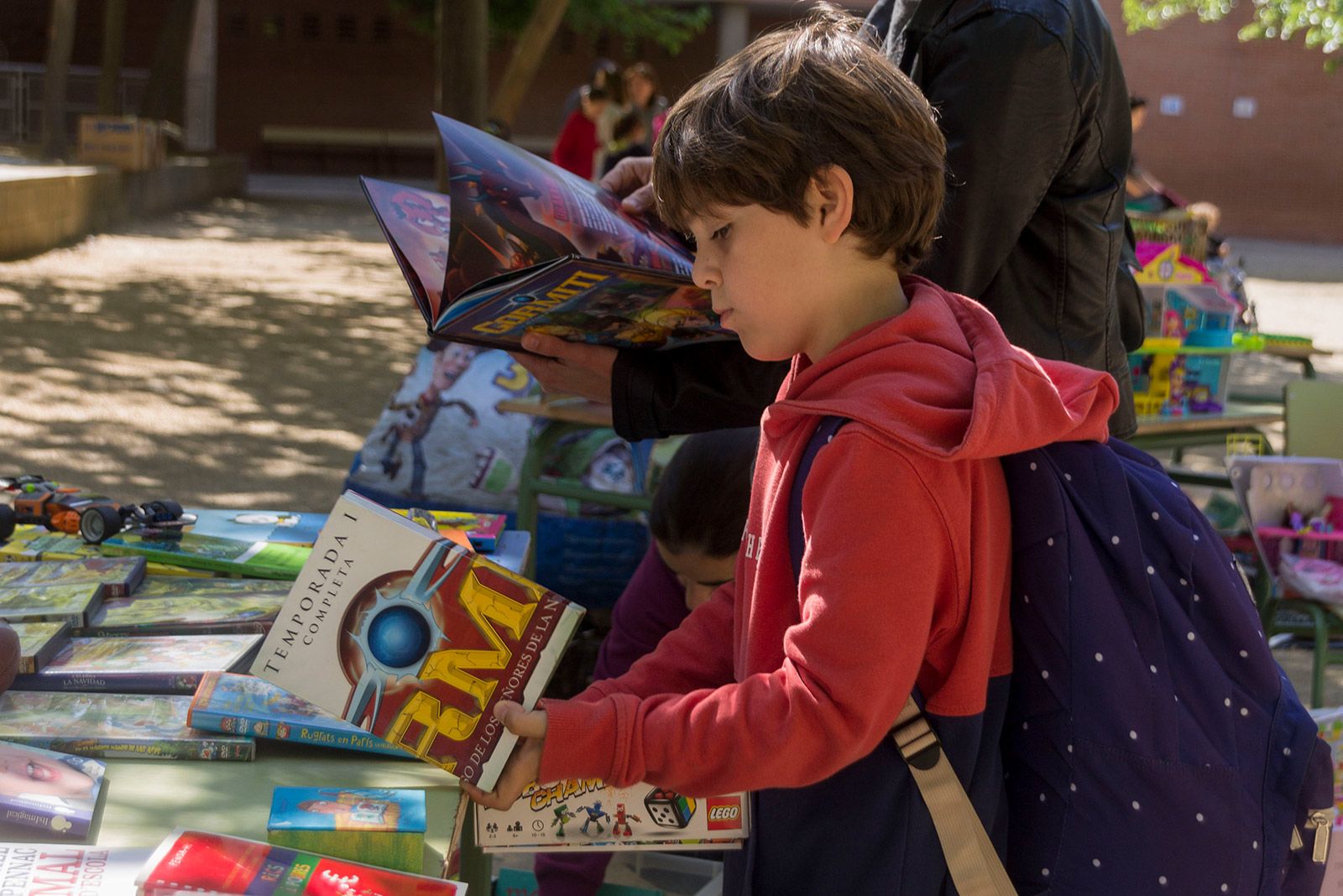 Mercat de segona mà a l'Escola Joan Maragall. FOTO: Paula Galván