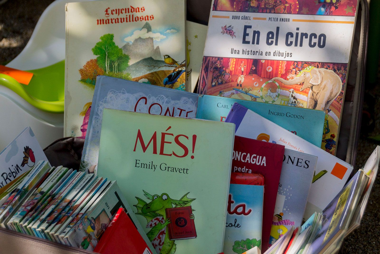Mercat de segona mà a l'Escola Joan Maragall. FOTO: Paula Galván