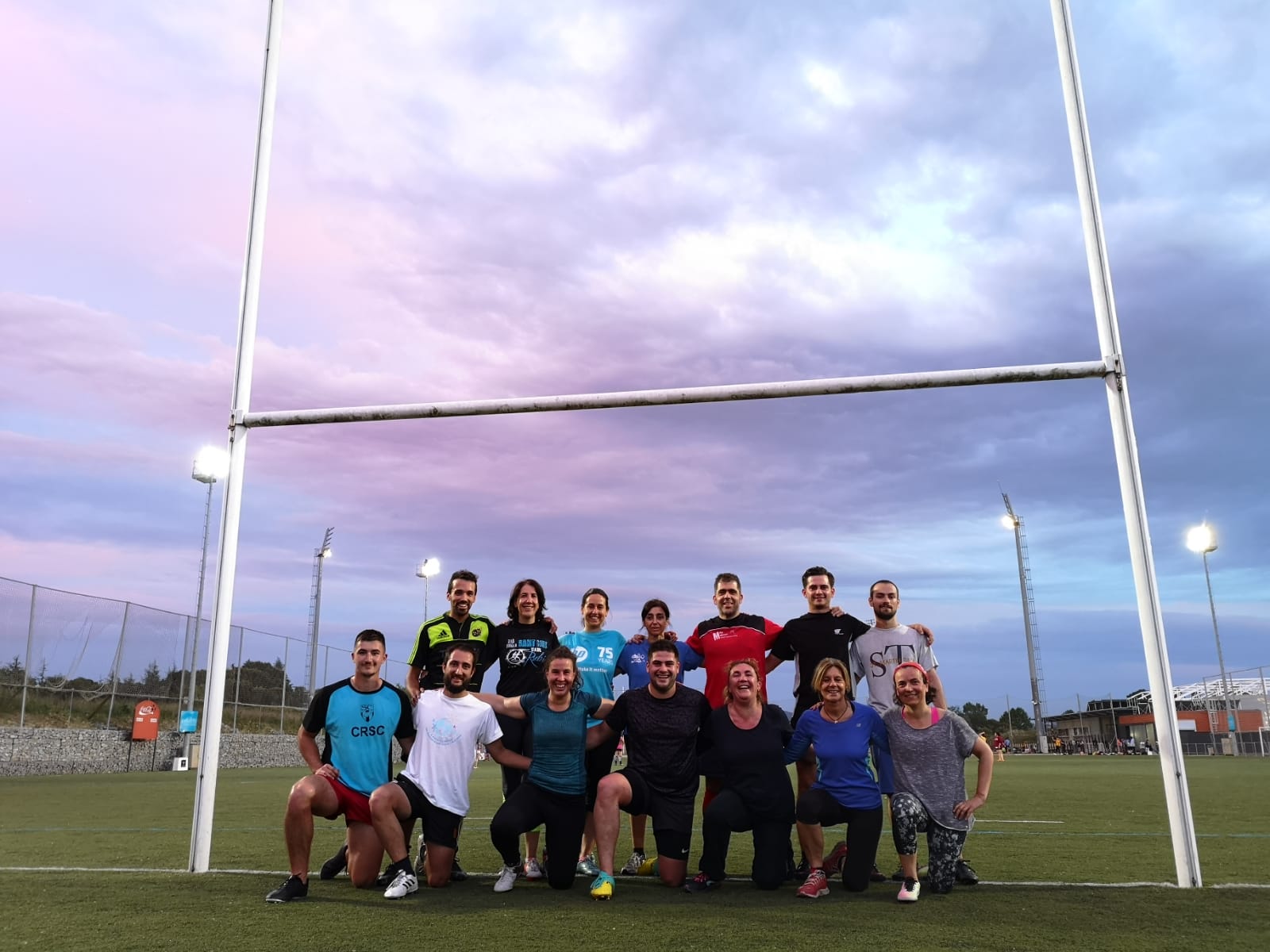 Membres de la secció de rugbi touch del Club de Rugby Sant Cugat. FOTO: Cedida
