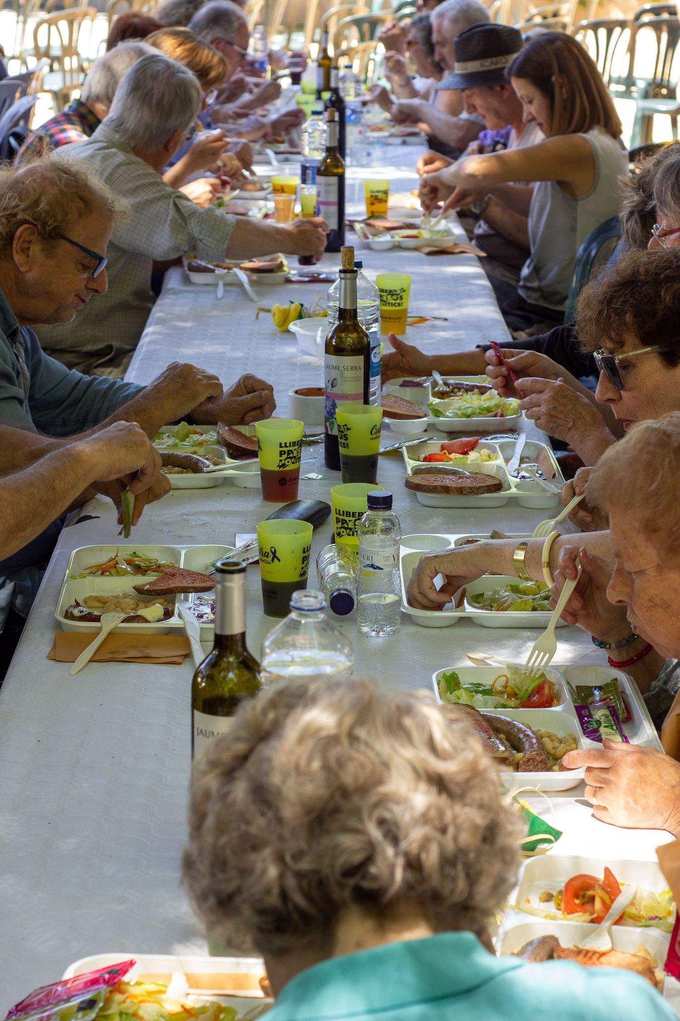 Botifarrada reivindicativa d'Òmnium Cultural a Sant Cugat. FOTO: Ale Gómez