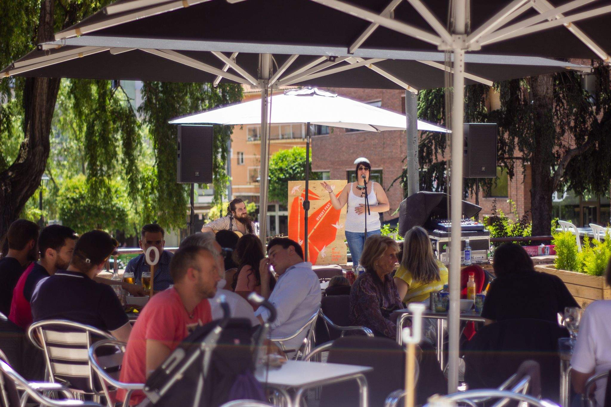 Mural, taller i vermut, LaBanda Street Fest. FOTO: Ale Gómez