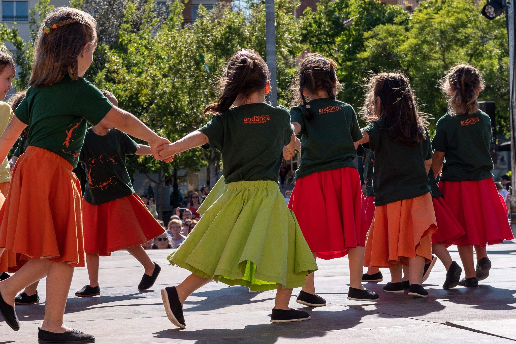 L'Esbart a la plaça d'Octavià amb l'Andança a Plaça. FOTO: Ale Gómez