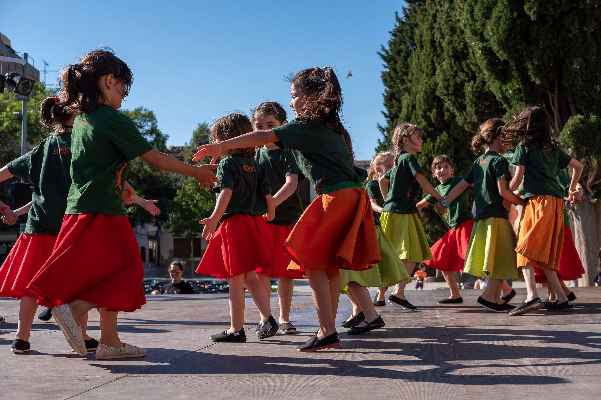 L'Esbart a la plaça d'Octavià amb l'Andança a Plaça. FOTO: Ale Gómez