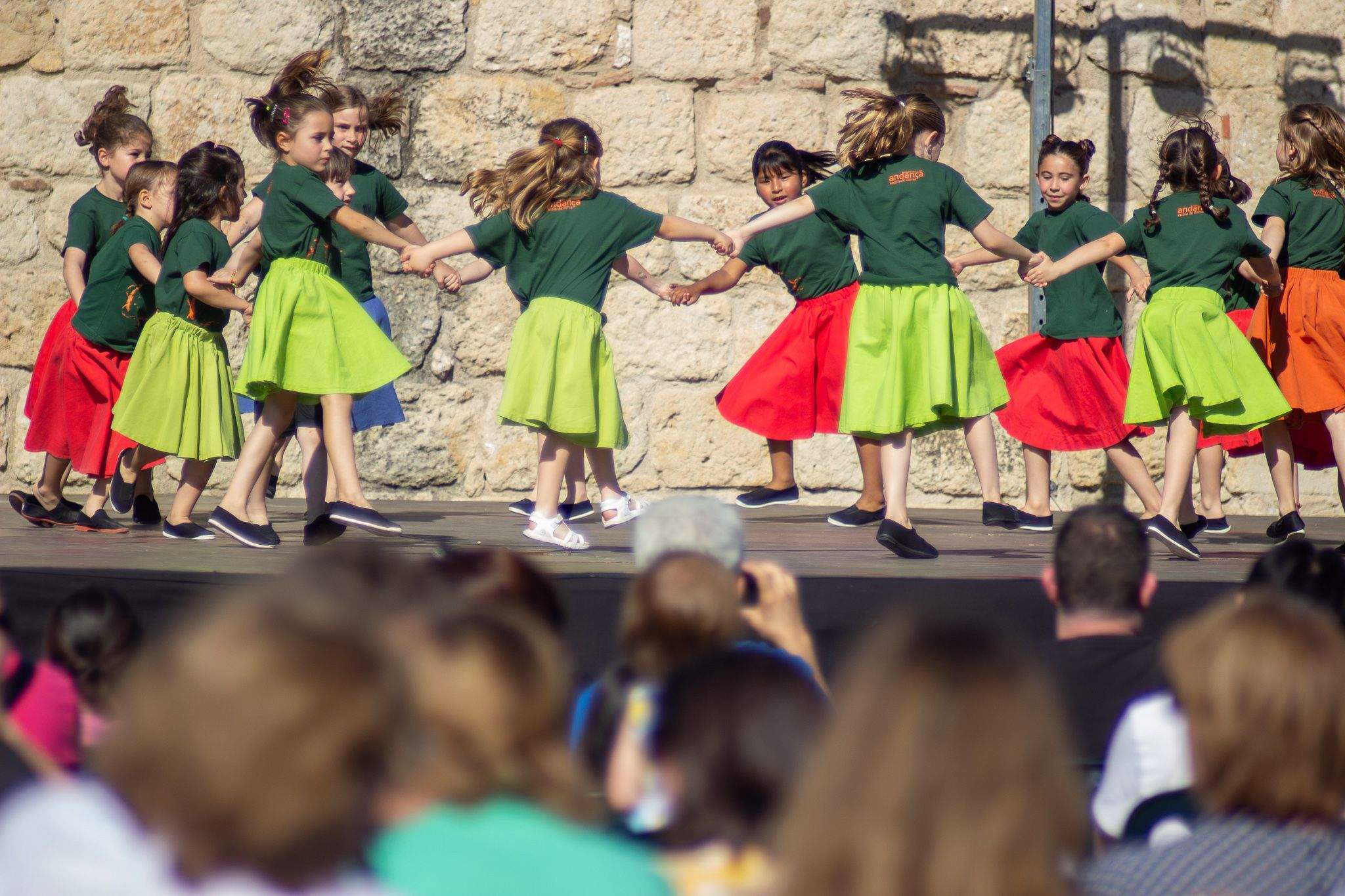 L'Esbart a la plaça d'Octavià amb l'Andança a Plaça. FOTO: Ale Gómez