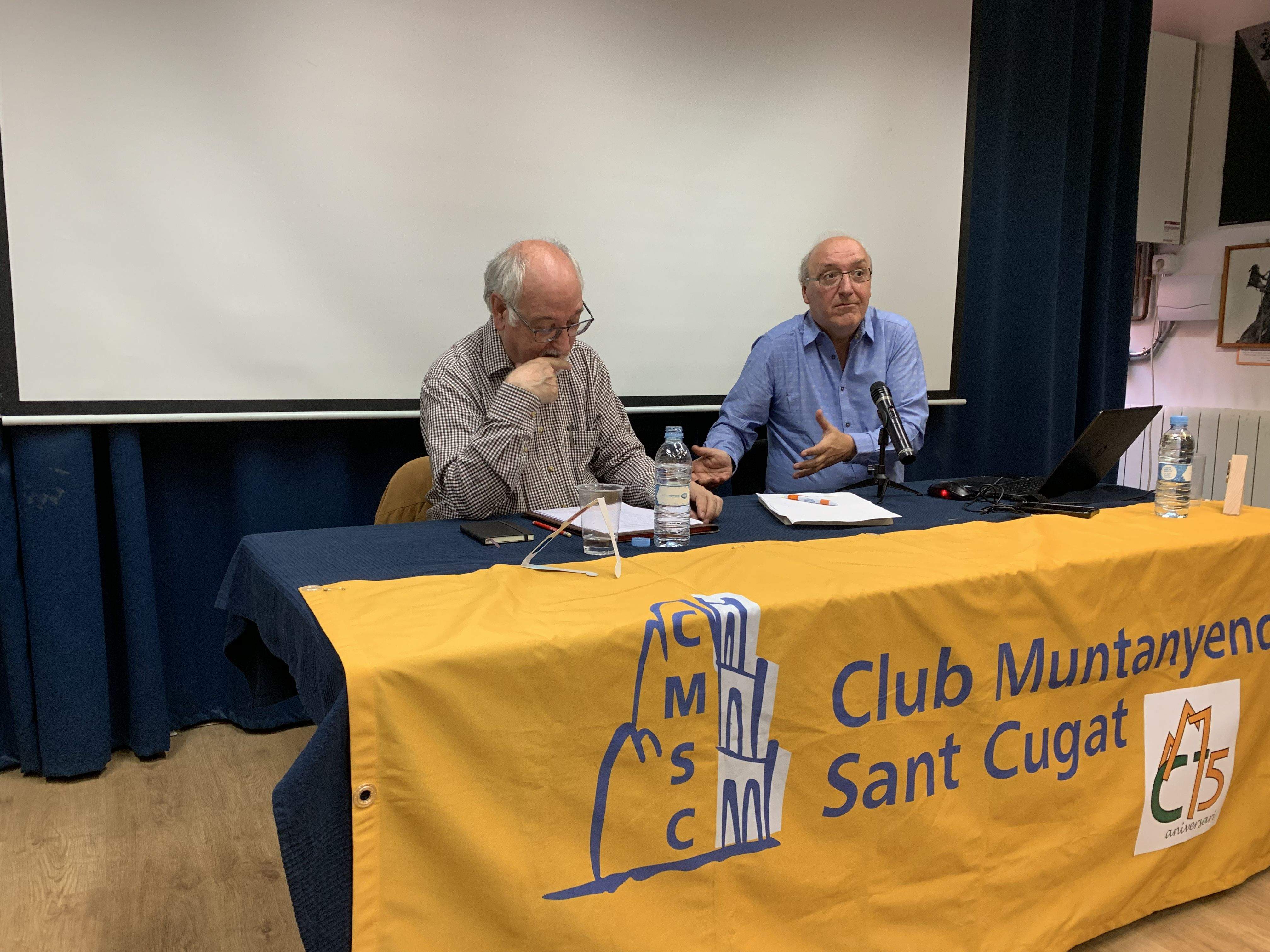 Domènec Miquel i Joan Troyano, durant la conferència que han donat al Club Muntanyenc Sant Cugat. FOTO: Àlex López Puig