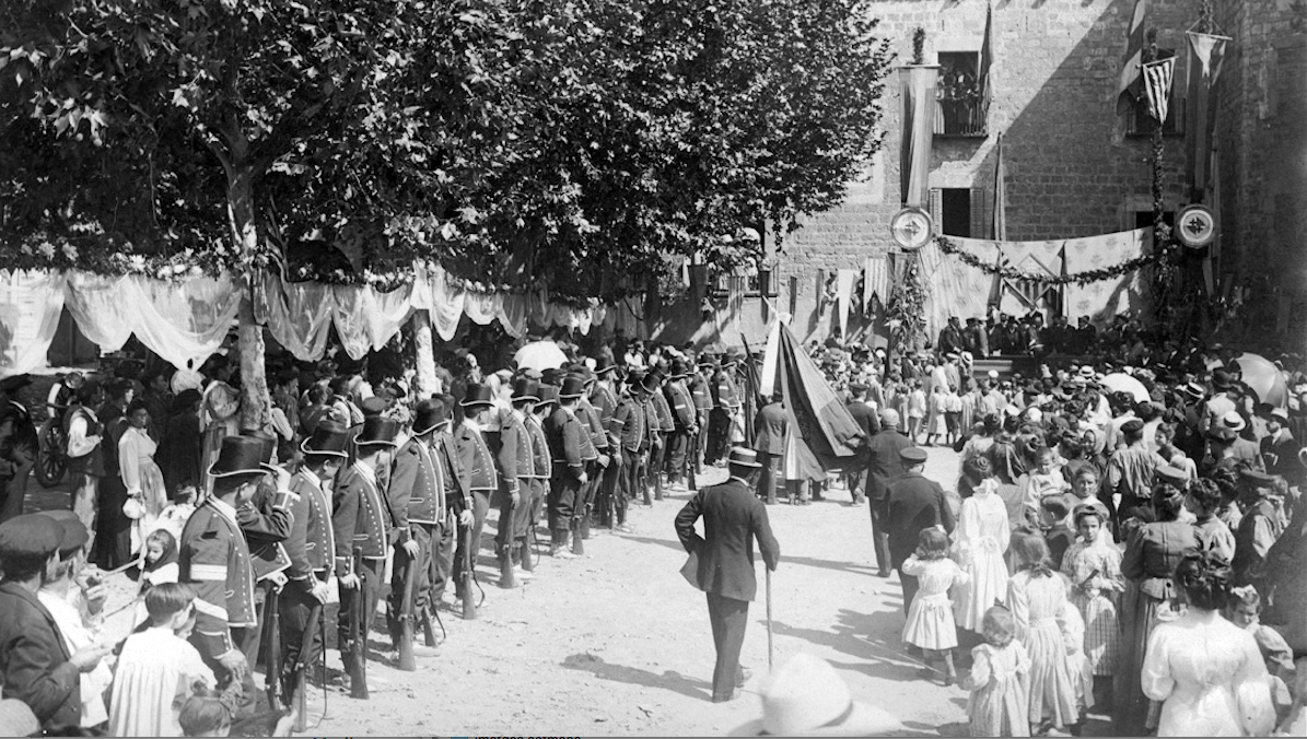 Homenatge al Sometent Local i als Mossos d’Esquadra (1909). FOTO: Postals i Fotografies antigues de Sant Cugat del Vallès