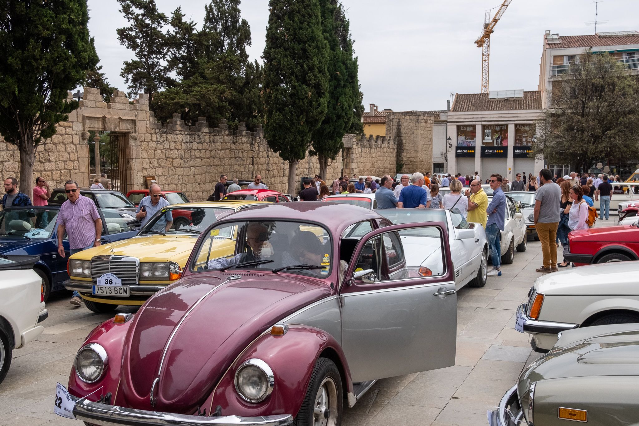 8è Ral·li Mas Gener-Monestir de Sant Cugat, cotxes i motos antics i clàssics. FOTO: Ale G.