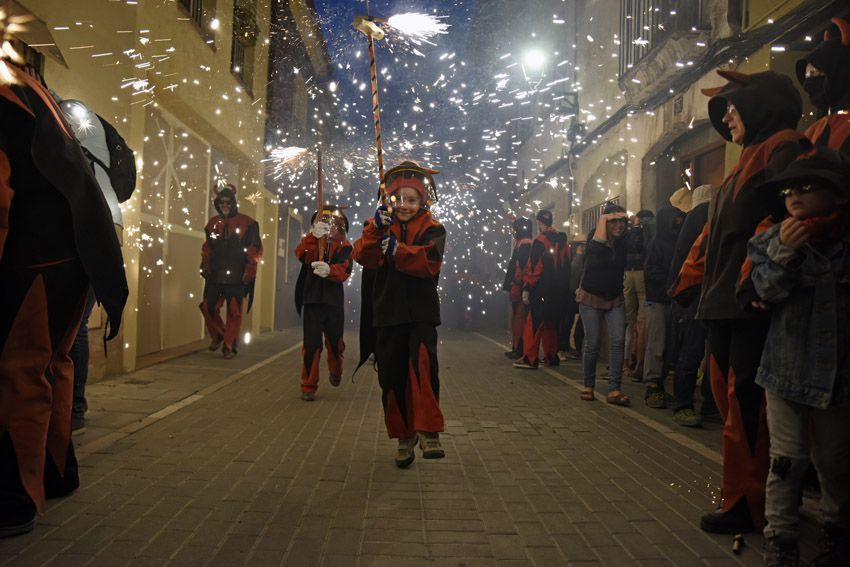 Corrafoc infantil i jove de Festa Major. Fotot: Bernat Millet.