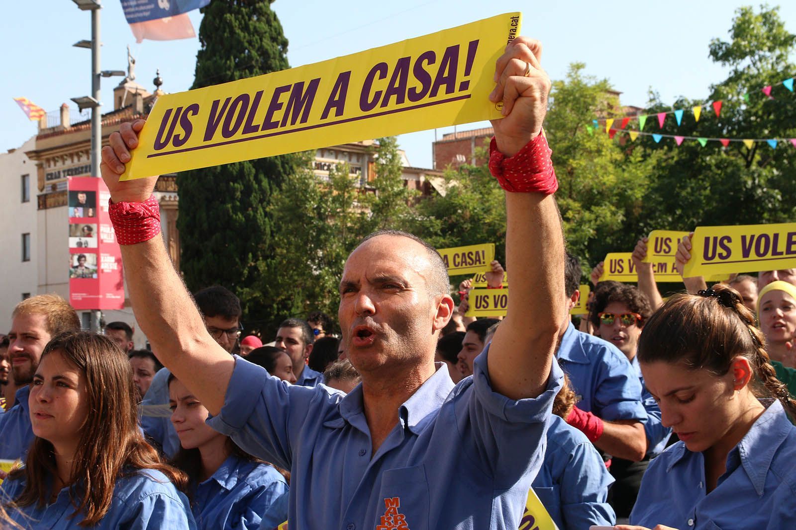 Suport a Raül Romeva durant la Diada castellera. Foto: Lali Álvarez