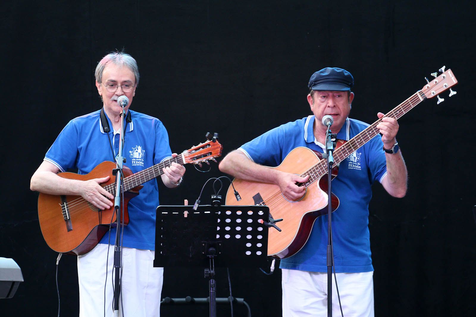 Havaneres i rom cremat a la Plaça del Coll. Foto: Lali Álvarez