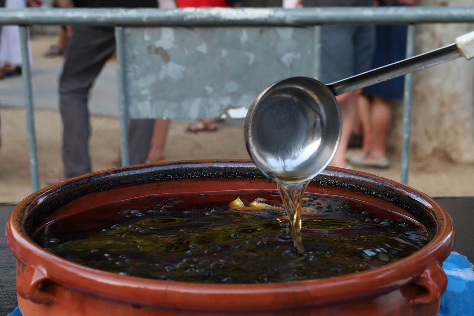 Havaneres i rom cremat a la Plaça del Coll. Foto: Lali Álvarez