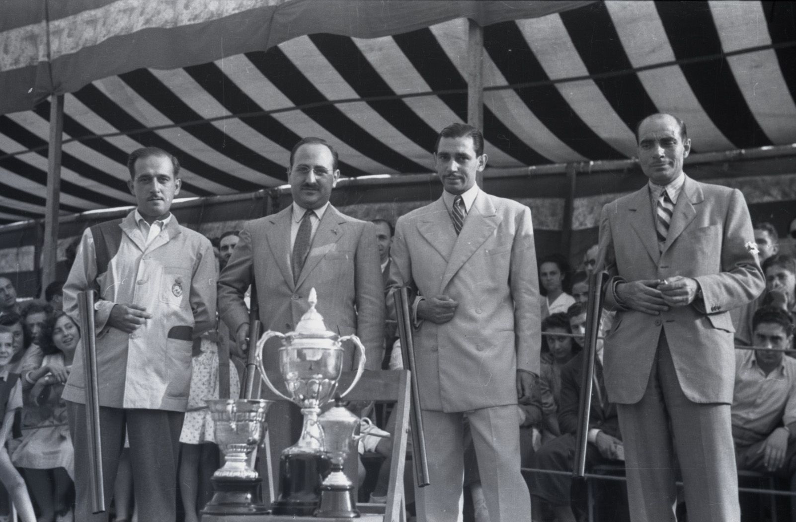 Tir al plat de l'any 1944. Fons Cabanas (fotògrafs). AMSCV