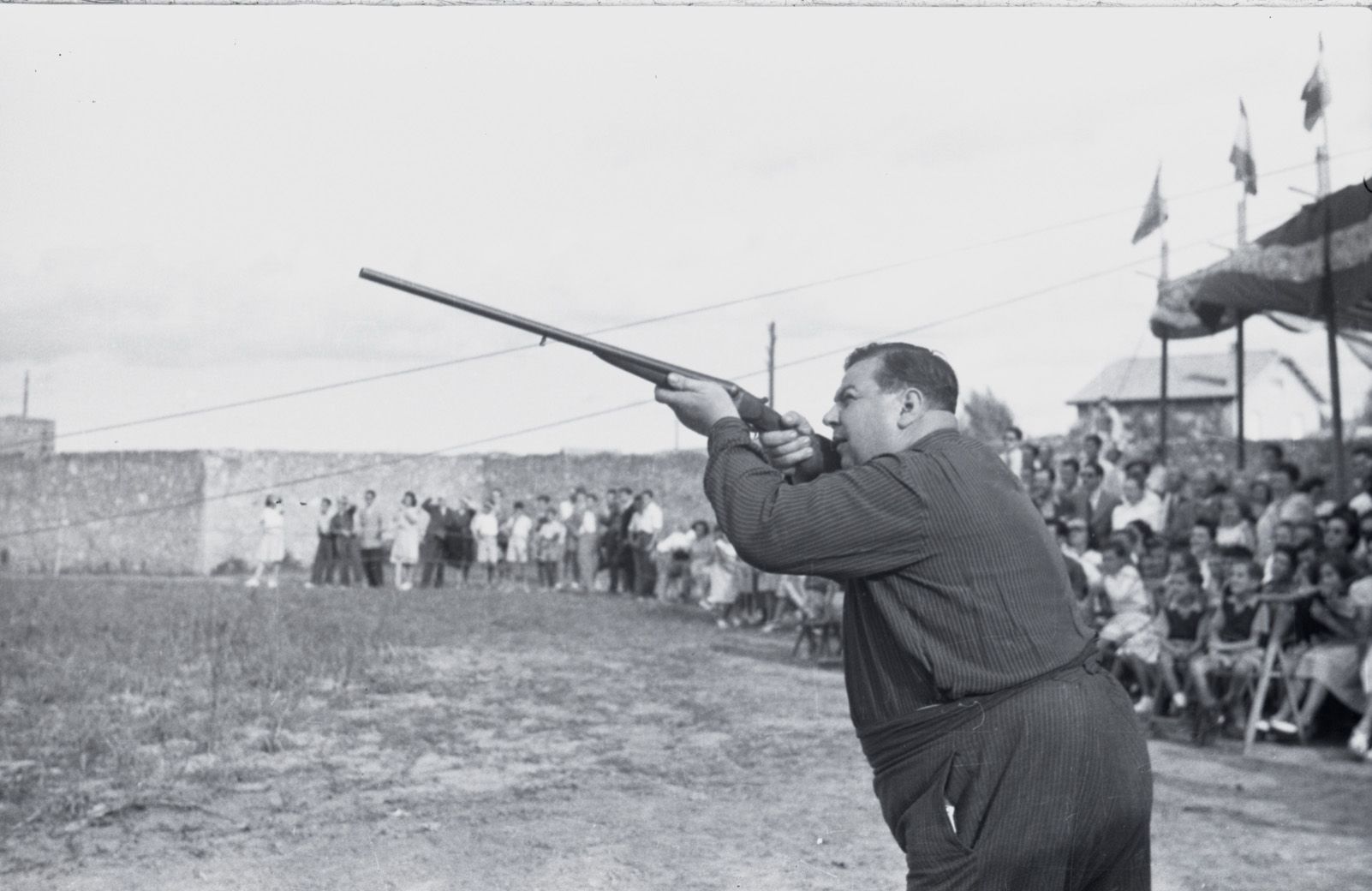 Tir al plat de l'any 1944. Fons Cabanas (fotògrafs). AMSCV
