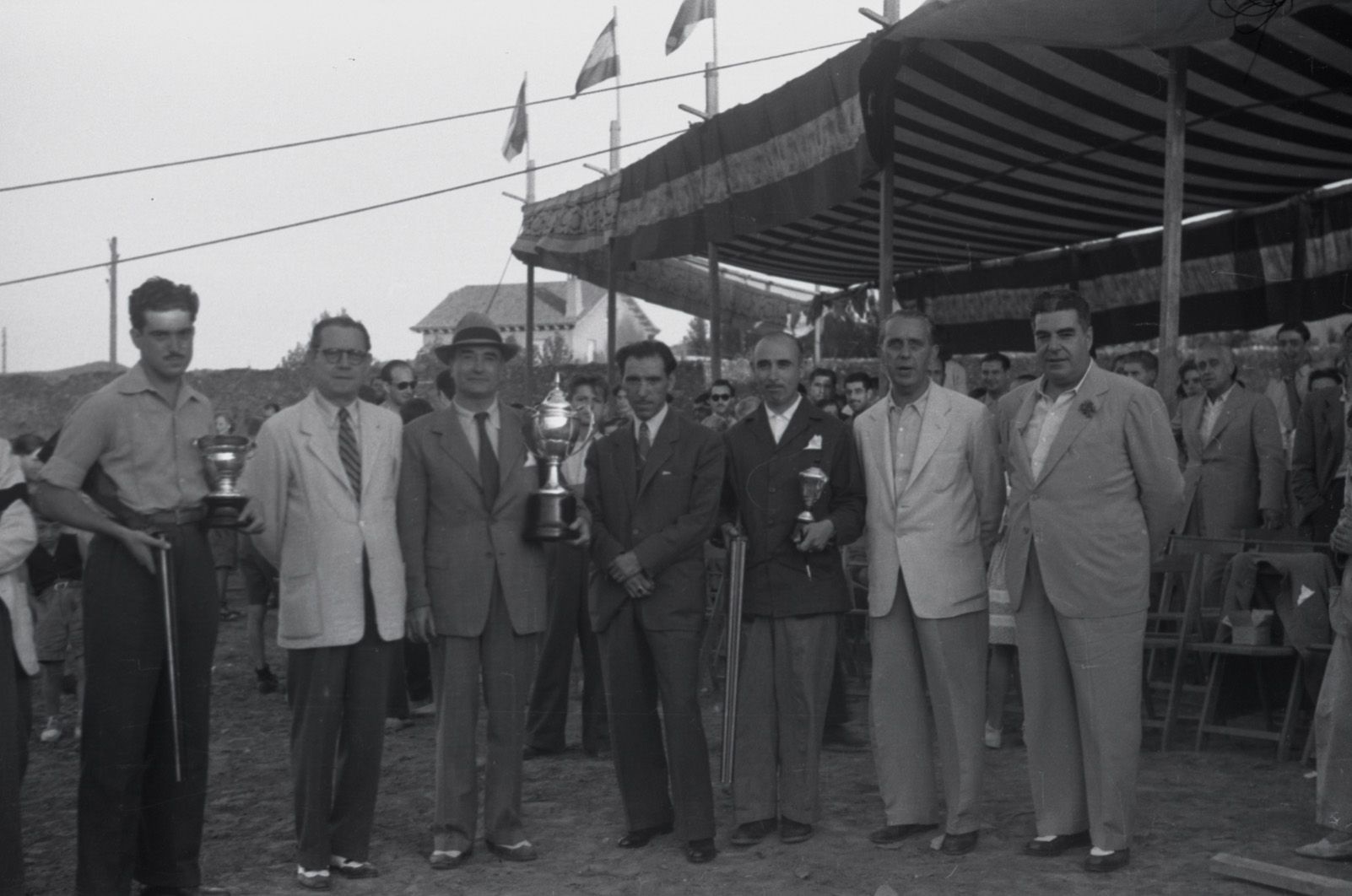 Tir al plat de l'any 1944. Fons Cabanas (fotògrafs). AMSCV