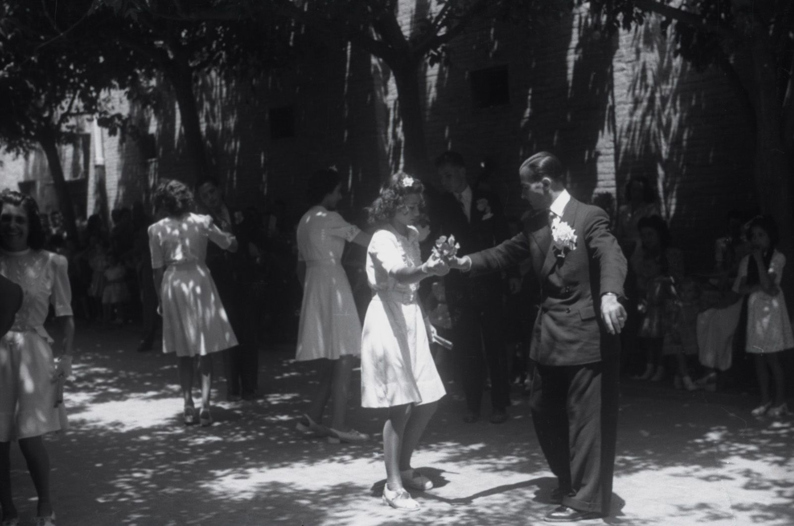 Paga-li Joan l'any 1945. Fons Cabanas (fotògrafs). AMSCV