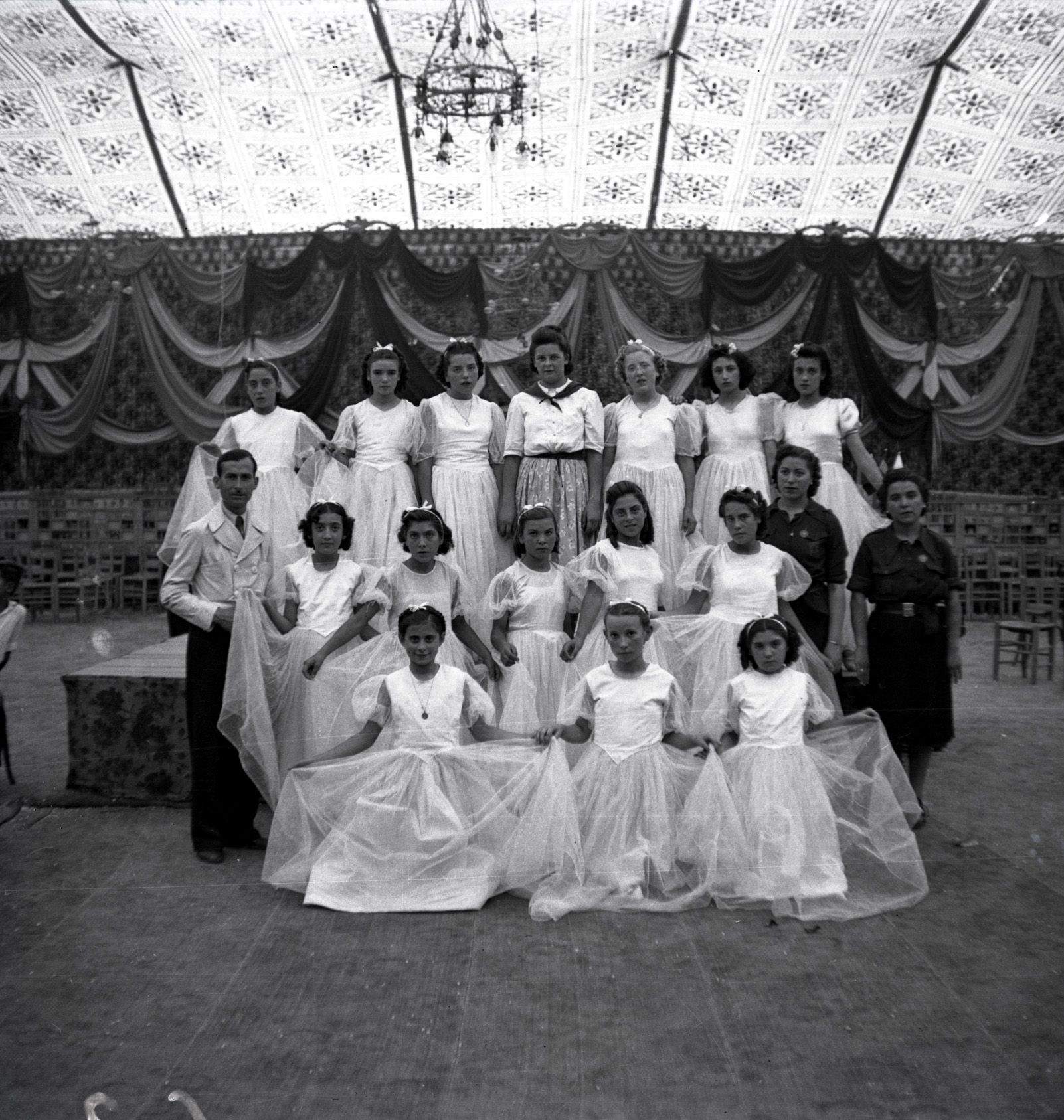 Balls tradicionals de Festa Major a l'any 1948. Fons Cabanas (fotògrafs). AMSCV