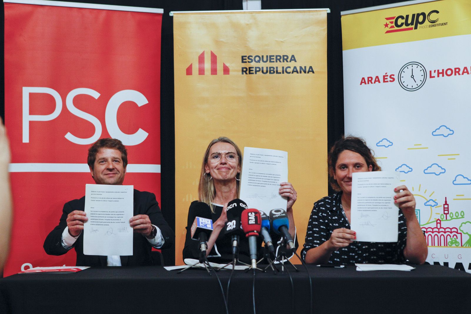 Presentació del pacte de govern entre ERC, PSC i CUP; amb el tinent d'alcaldia Pere Soler, l'alcaldessa Mireia Ingla i la tinenta d'alcaldia Núria Gibert FOTO: Bernat Millet