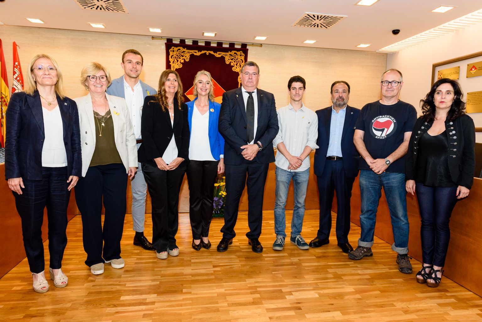 Foto de família dels vocals i president de l'EMD de Valldoreix amb Mireia Ingla, alcaldessa de Sant Cugat de Vallès. FOTO: Miguel López Mallach